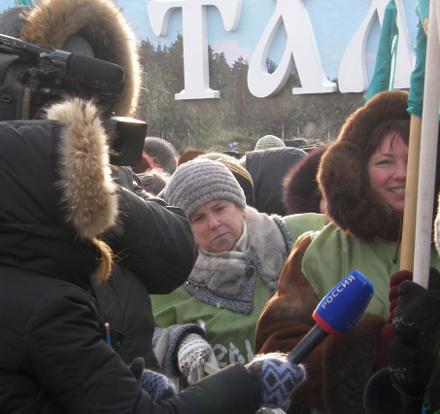 Телеканал Россия побывал на запутинском митинге, пытались даже брать комментарии у первых рядов