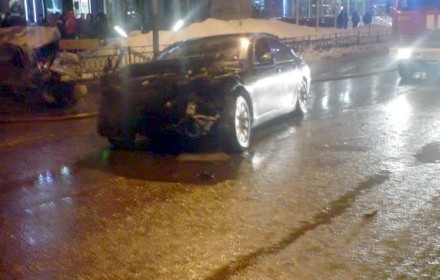 Автомобиль BMW-735 в 2 часа ночи 19 января на огромной скорости врезался в попутный автомобиль ВАЗ-21053