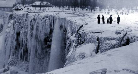 В прошлый раз Ниагарский водопад замерзал в 1912 году